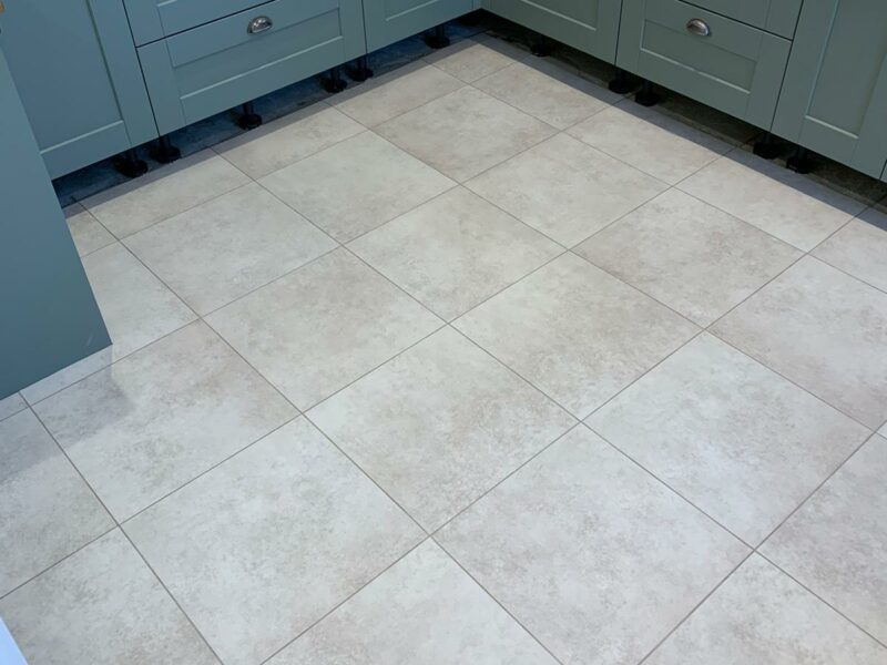 Amtico Spacia - Kingham Stone - 18 x 18 - with Pale Concrete stripping