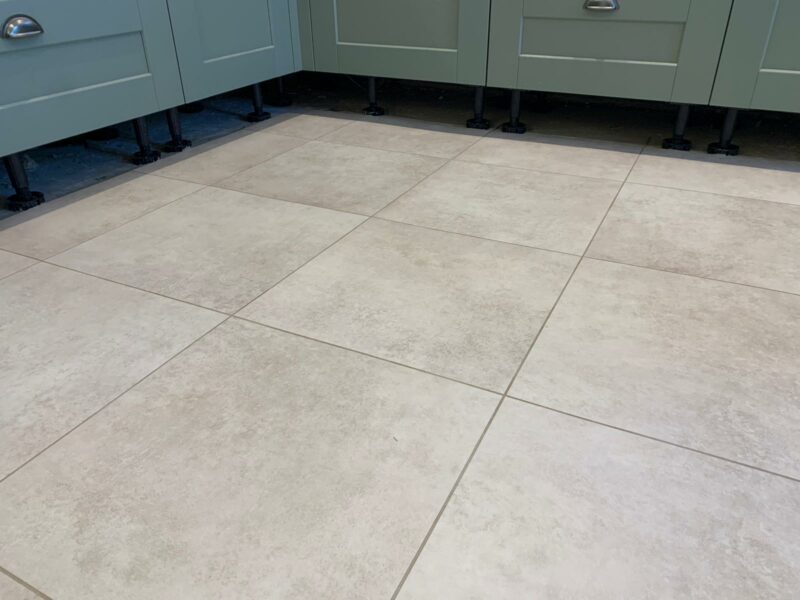 Amtico Spacia - Kingham Stone - 18 x 18 - with Pale Concrete stripping