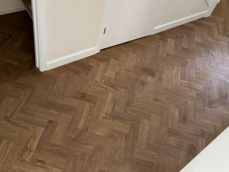 Signature Design -Brushed Oak Small Parquet