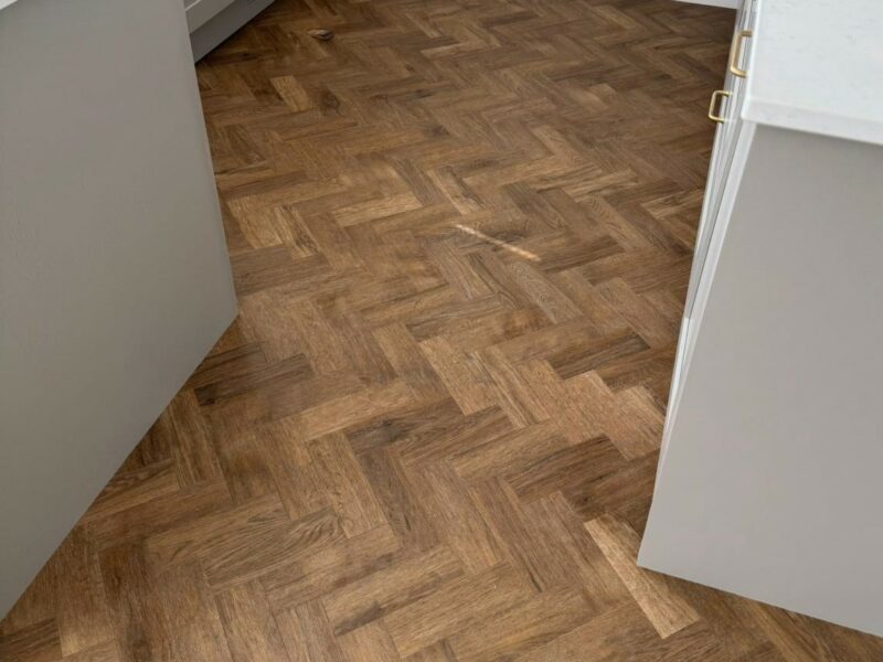 Signature Design -Brushed Oak Small Parquet