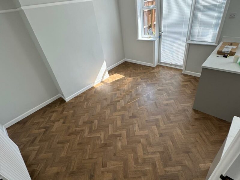 Signature Design -Brushed Oak Small Parquet