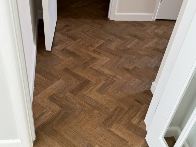 Signature Design -Brushed Oak Small Parquet